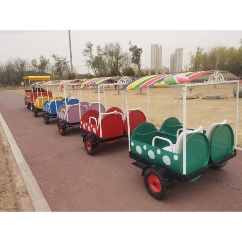 Furniture And Hardware Shop - Manzaralı park meydanı, raylı olmayan tren